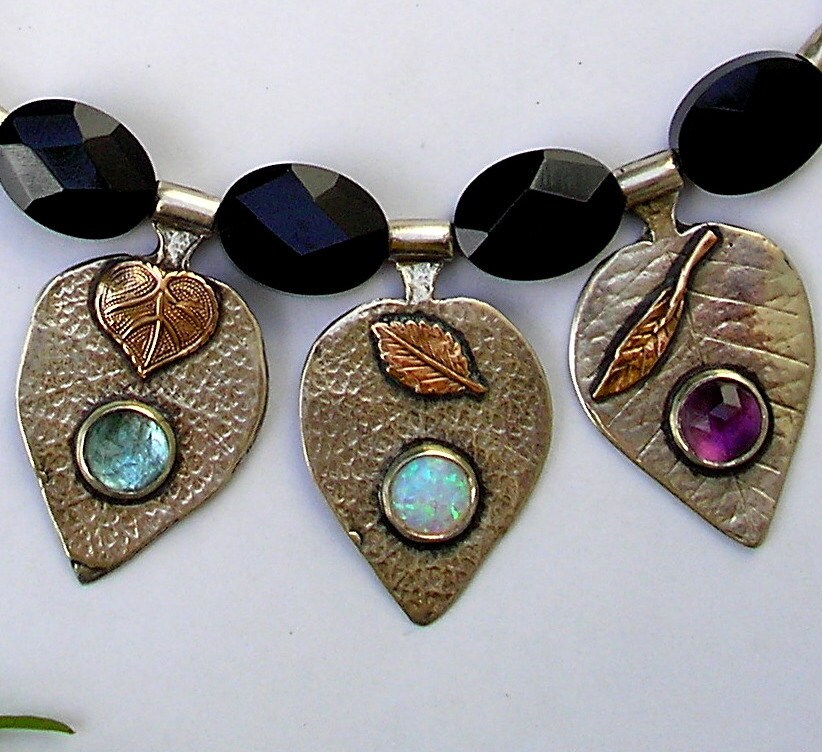 Blätter Halskette, Onyx, Silber, Gold, Blautopas, Weisser Opal, Amethyst, Aussage Elegante Halskette von HedvaElanyJewelry
