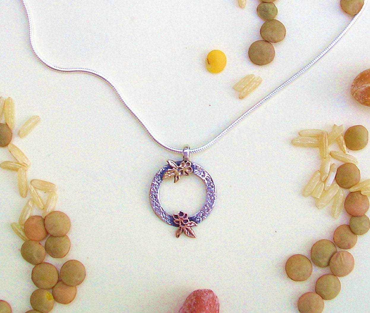 Gold Lilies, Silver & Necklace, An Einer Silbernen Kette von HedvaElanyJewelry