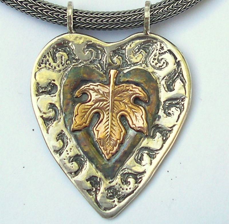 Herz Halskette Sterling Silber Verziert Mit Einem Großen Rose | Rosa Blattgold, Graviert, Handgemacht, Gold, Israel, Hedva Elany von HedvaElanyJewelry