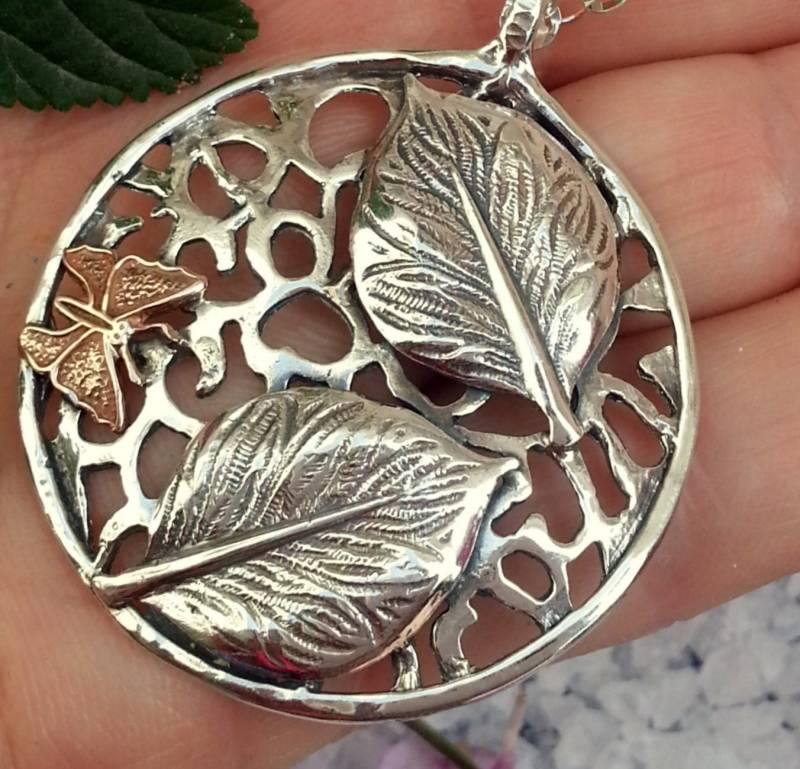 Schmetterling, Blätter, Spring Holiday, Silber Und Gold Halskette, Blätter Halskette von HedvaElanyJewelry