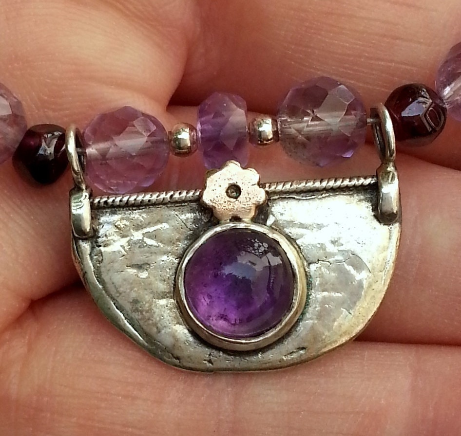 Zarte Kette, Amethyst Feine Violett Silber Violette Kette Mit Perlen von HedvaElanyJewelry