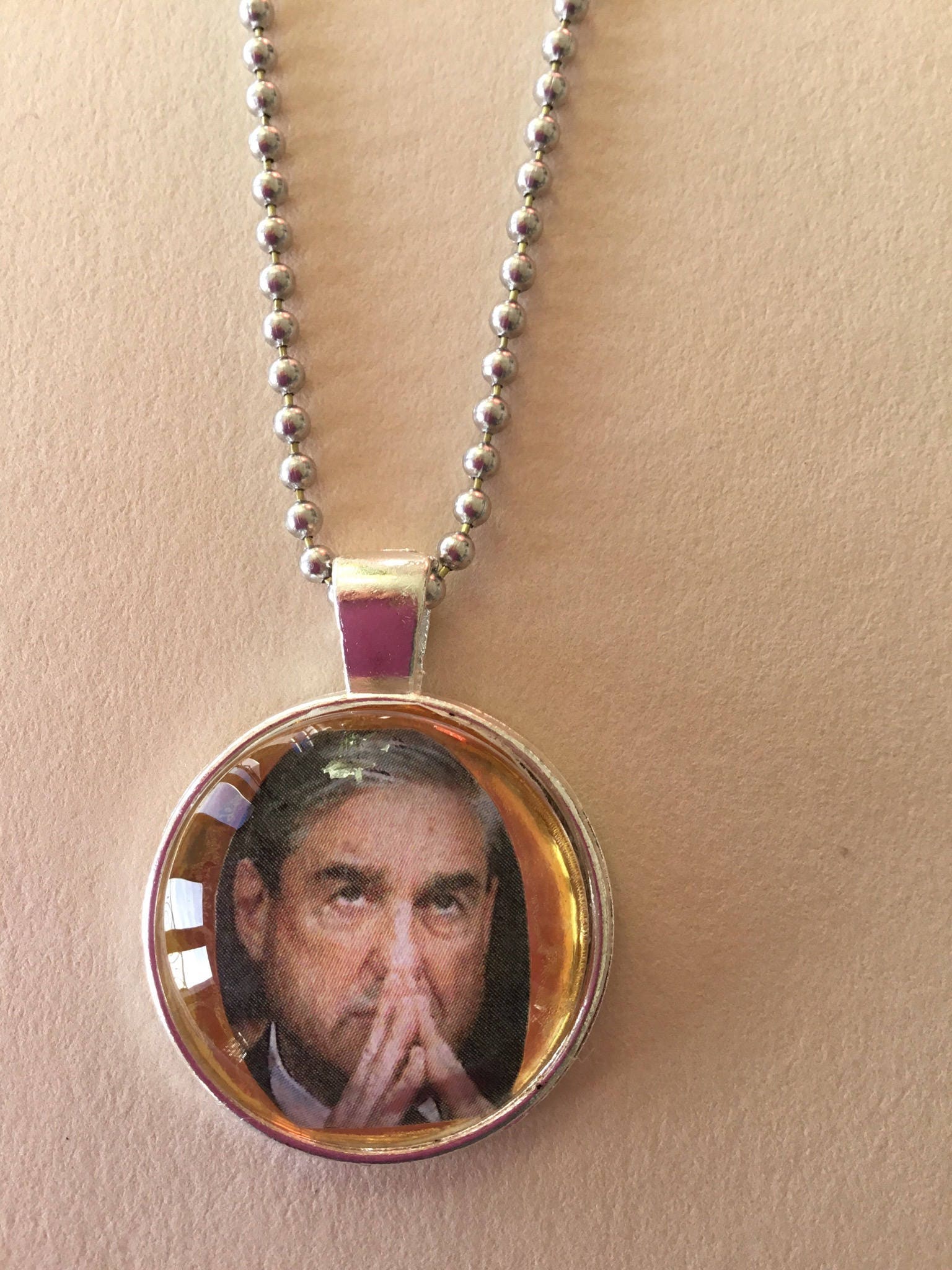 Robert Mueller Schutzpatron Halskette Robert Mueller Schutzpatron Halskette von Hedytimes