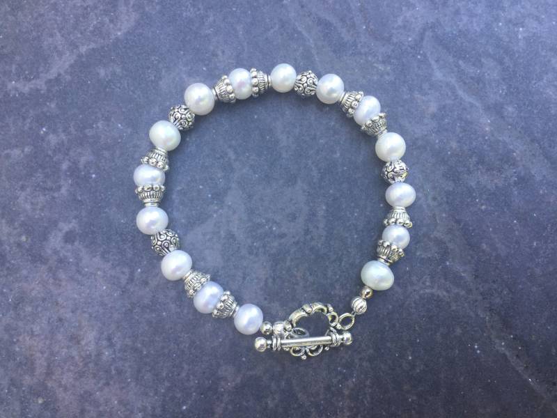Perlen Armband Mit Bali Silber Perlen Und Toggle Armband Hochzeit Schmuck Geschenk Brautjungfer von HeidiDiCesareDesigns