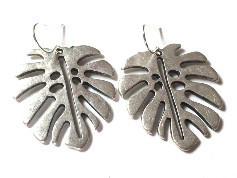 Monstera Ohrringe Baumeln Boho Große Metall Pflanze Silber Filigran Blatt Funky Charm Statement Kunst Schmuck von HeidiKindFinds