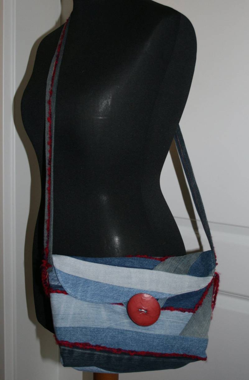 Jeanstasche Handmade Jean Pocket Purse Sustainable Bag Small Denim Tote-Housewarming Gift Resin Art Custom Tote Best Gift For Lover von HeidisArtDE