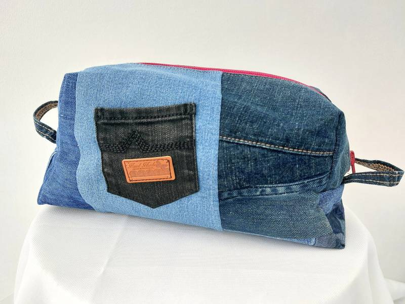 Kosmetiktasche/Kulturbeutel Handgenäht Aus Denim, Patchwork von HeidisNaehzimmer