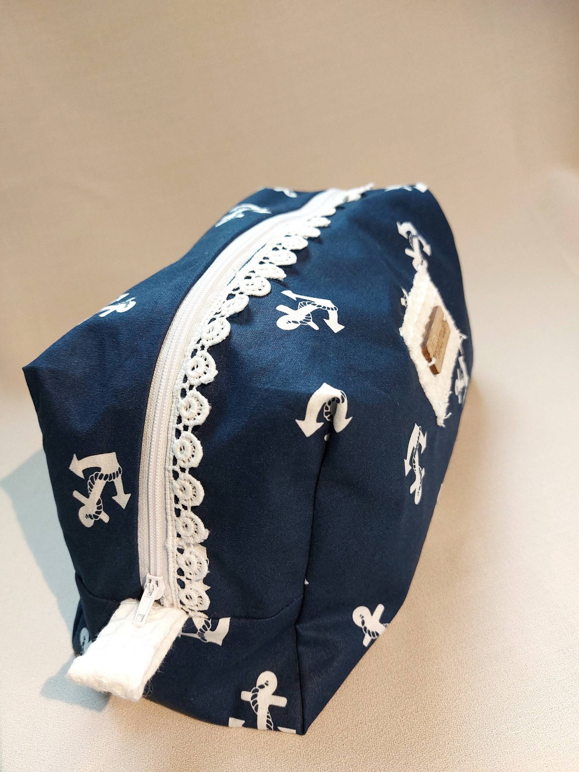 Kosmetiktasche/Kulturbeutel Handgenäht Blau Mit Weißen Ankern Kosmetiktasche/Kulturbeutel Handgenäht Blau Mit Weißen Ankern von HeidisNaehzimmer