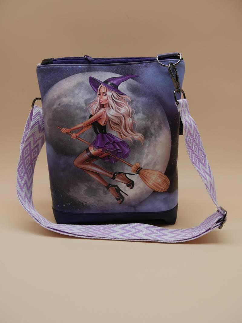Umhängetasche, Crossbodytasche, Umhängetasche Mit Stecktasche" Blonde Hexe" von Heidrunikate