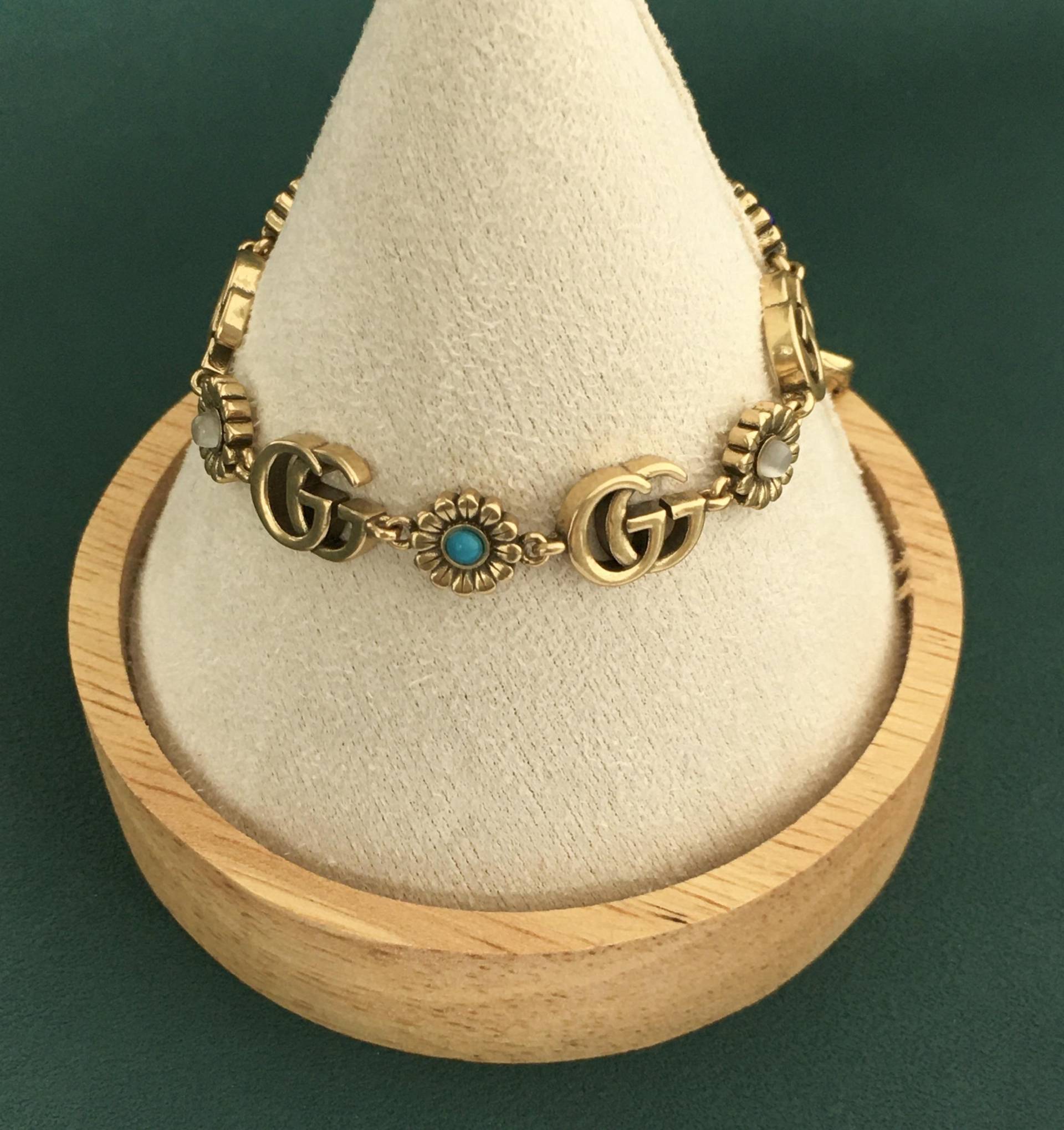 Vintage Gucci Edelstein Armbänder Vintage Gucci Edelstein Armbänder von HeikeAchaTorrezzoom