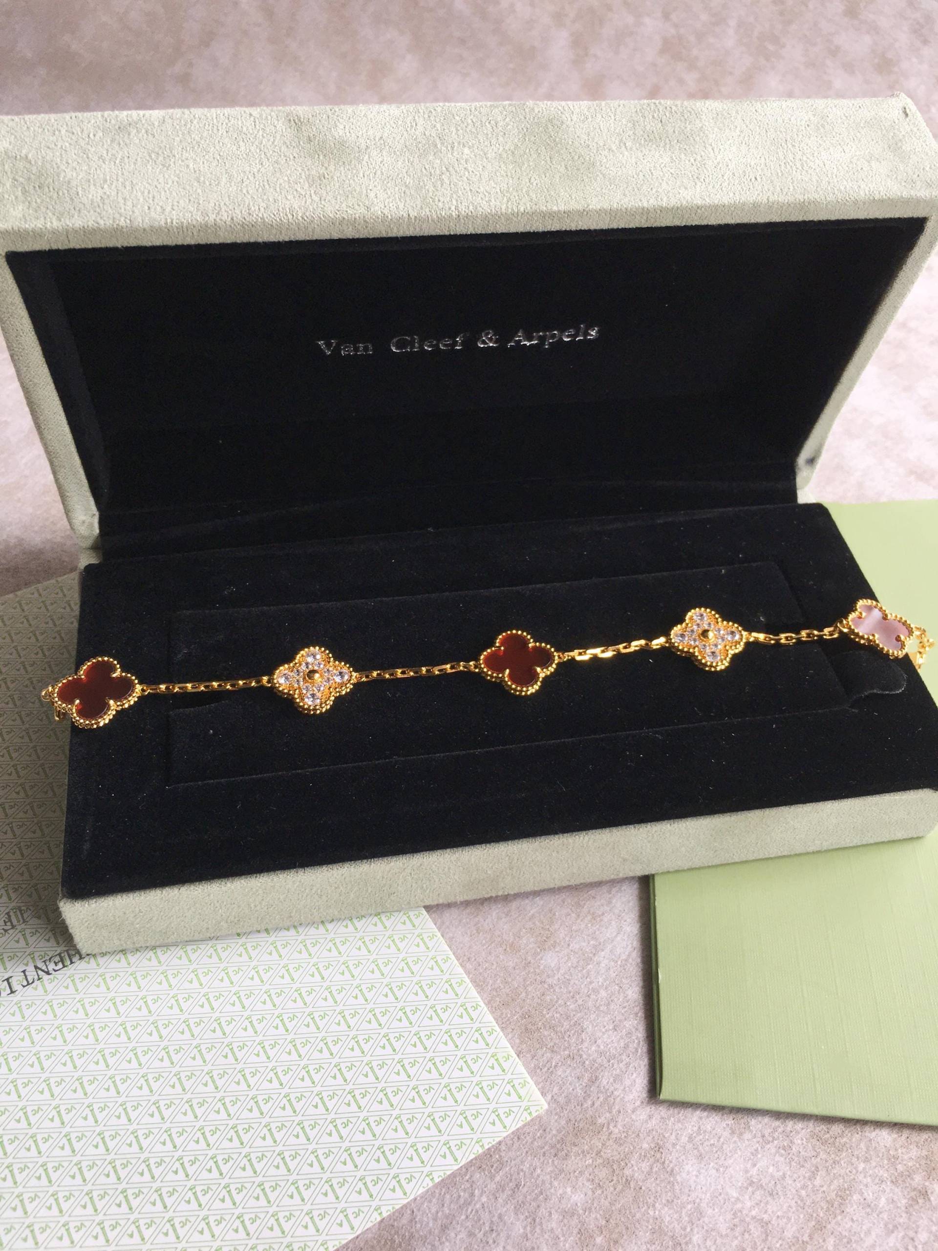 Vintage Vca Gelb 18K Gold Rot Klee Und Diamant Armbänder von HeikeAchaTorrezzoom