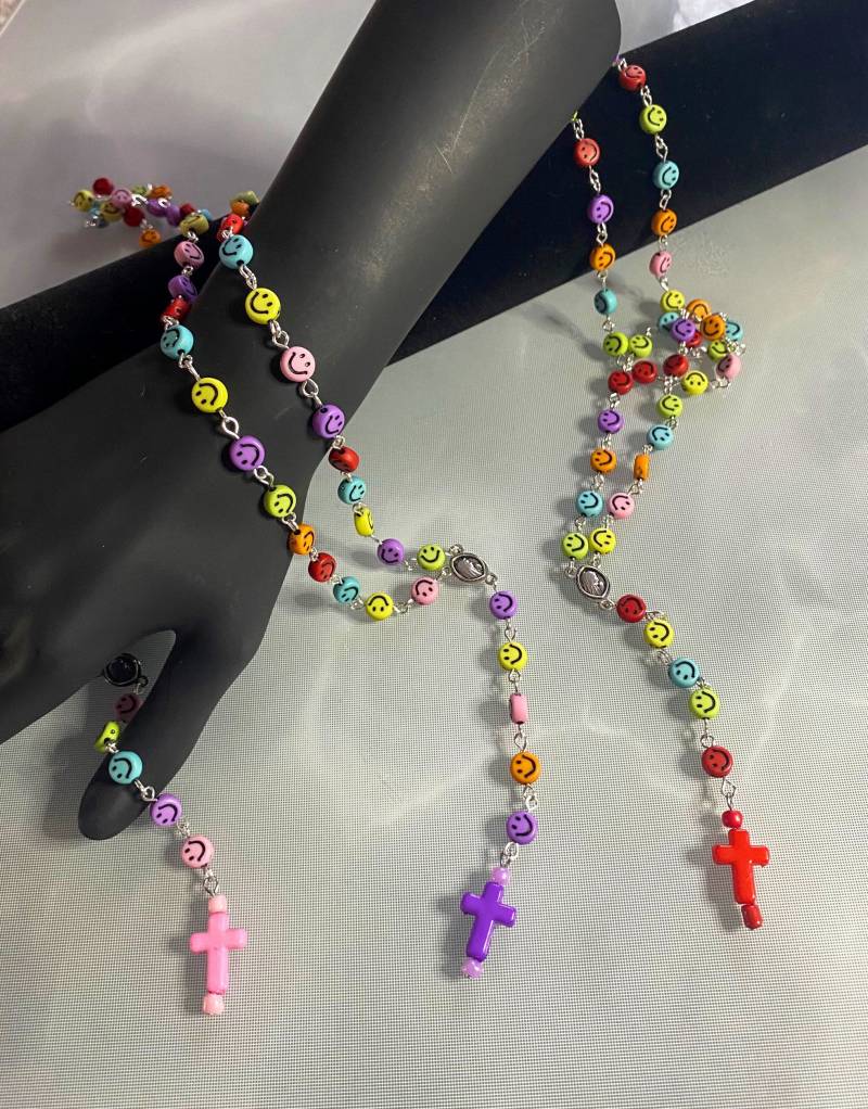 Rosenkranz Happy Smileys - Regenbogen in Ca 49cm Perfekt Zur Kommunion Rosenkranz Happy Smileys - Regenbogen in Ca 49cm Perfekt Zur Kommunion von HeiligerBimBamShop