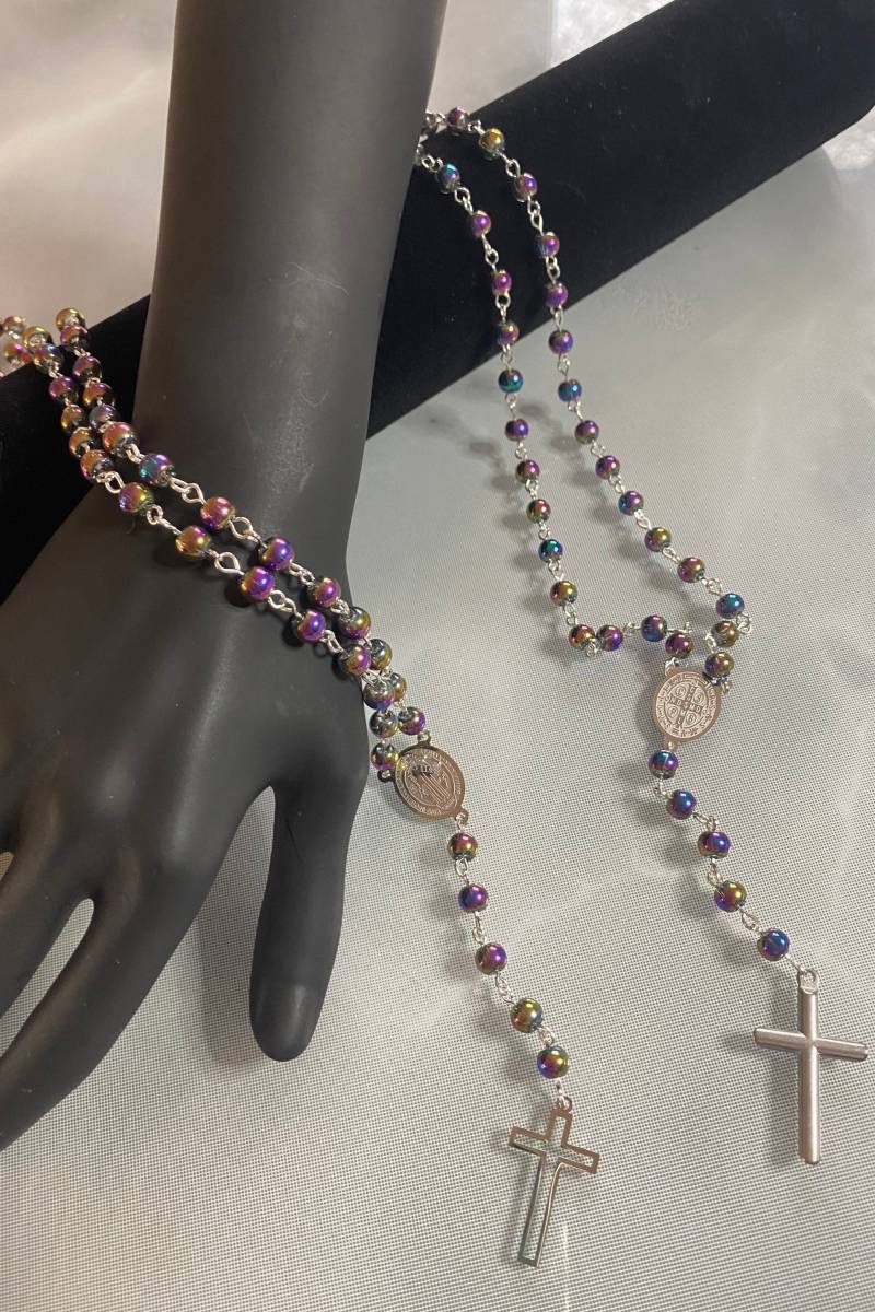 Rosenkranz Regenbogen Aus Galvanisierten Glasperlen Und Edelstahlkreuz in Ca. 43cm Rosenkranz Regenbogen Aus Galvanisierten Glasperlen Und Edelstahlkreuz in Ca. 43cm von HeiligerBimBamShop