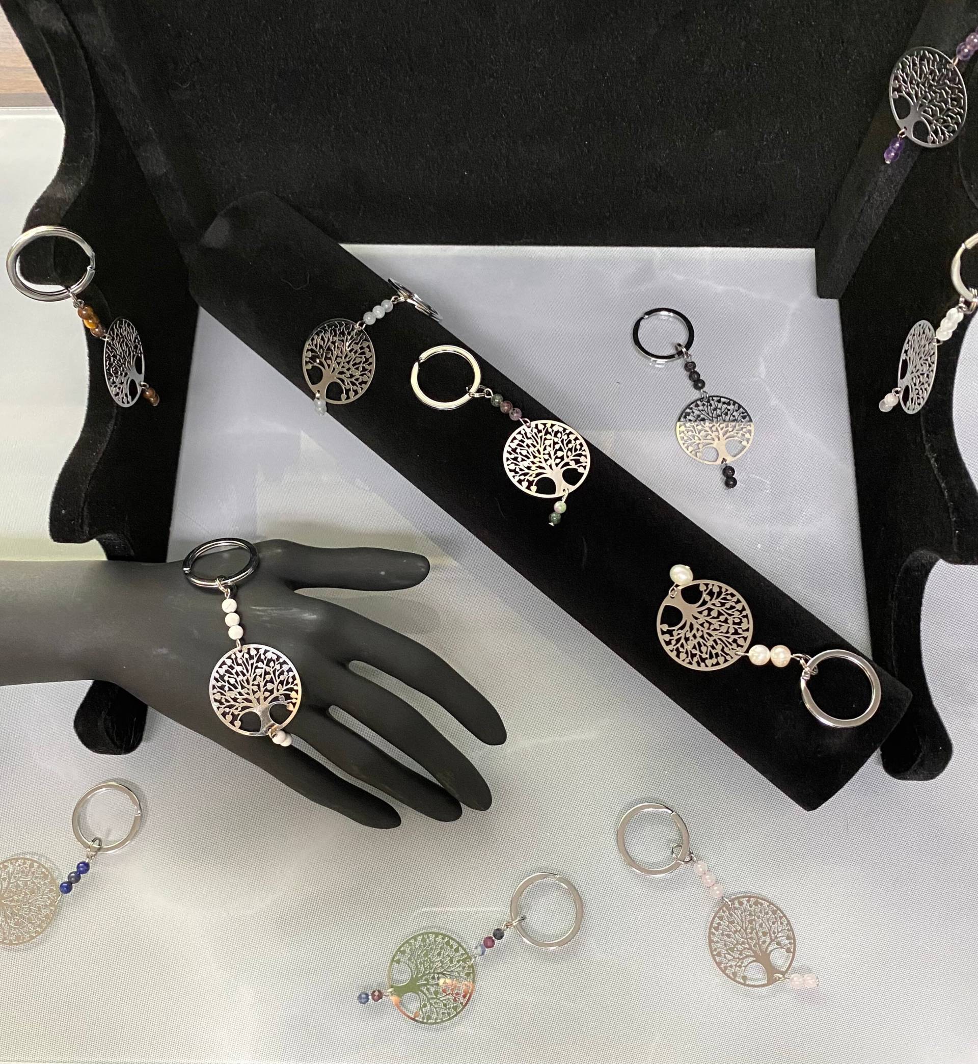 Schlüsselanhänger Lebensbaum Aus Edelstahl Mit Verschiedenen Halbedelsteinen Wie Zb Amethyst, Rosenquarz, Mondstein, Aquamarin Usw Schlüsselanhänger Lebensbaum Aus Edelstahl Mit Verschiedenen Halbedelsteinen Wie Zb Amethyst, Rosenquarz, Mondstein, Aquamarin Usw von HeiligerBimBamShop