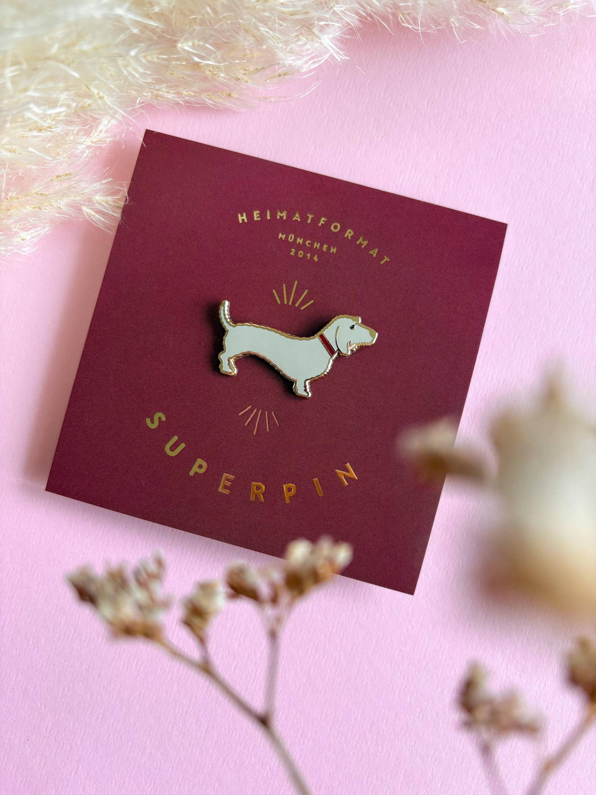 Rauhaar-Dackel, Wiesn-Accessoire, Oktoberfest-Dackel, Trachten-Pin, Dackel-Brosche, Dackel-Anstecker, Dachshund Pin, Dackelfigur, Rauhaar Rauhaar-Dackel, Wiesn-Accessoire, Oktoberfest-Dackel, Trachten-Pin, Dackel-Brosche, Dackel-Anstecker, Dachshund Pin, Dackelfigur, Rauhaar von Heimatformat