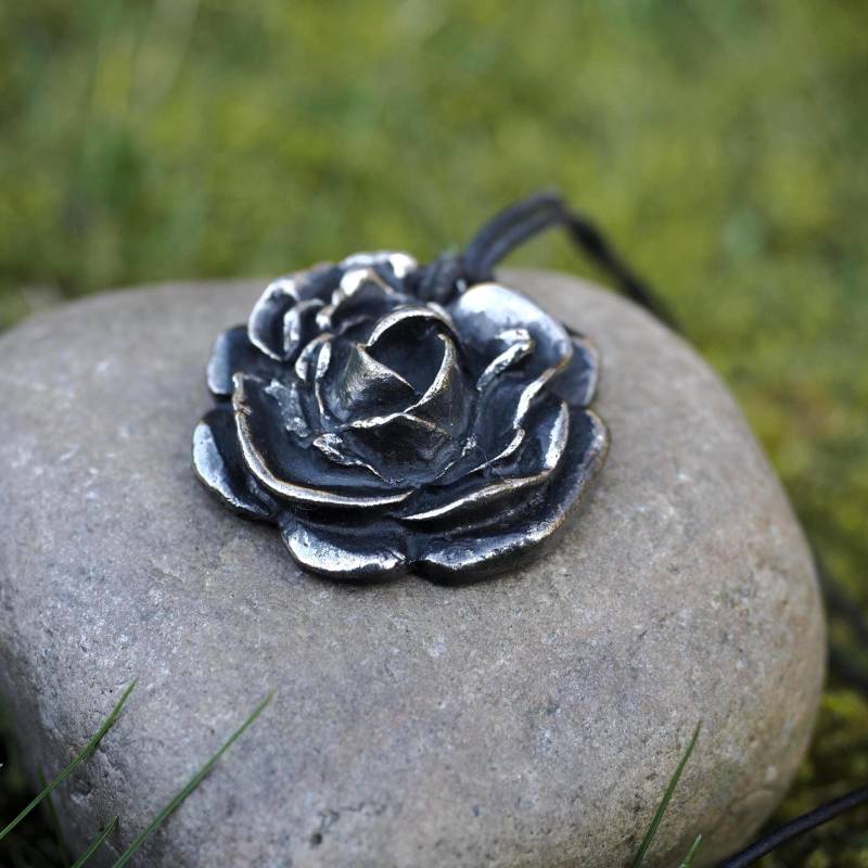 Kettenanhänger Verziert Black Rose Gothic Alchemy England Kettenanhänger Verziert Black Rose Gothic Alchemy England von LostinPlaceDesigns