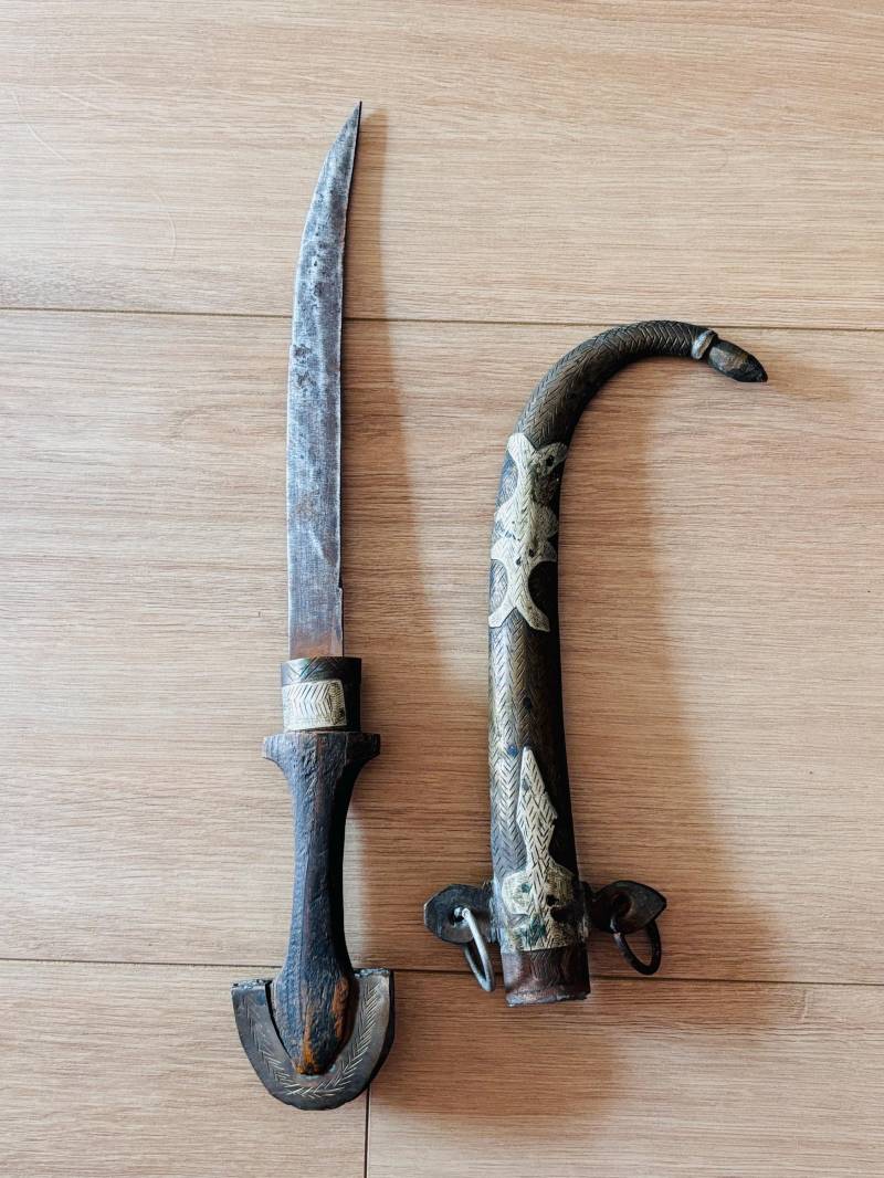 Die Kette Ist Nicht Inbegriffen von HeinrichAntique