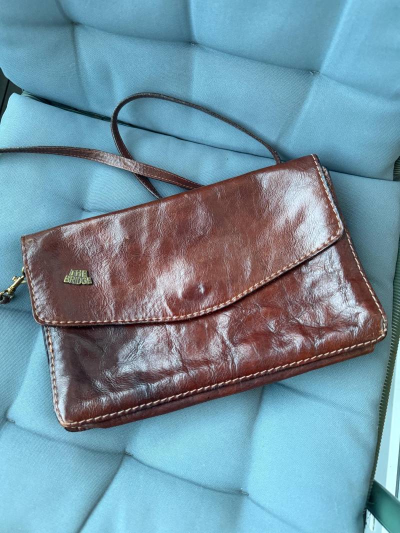 The Bridge Vintage Schultertasche Aus Echtem Braunen Leder, Der Zustand Tasche Ist Auf Dem Foto. Das Leder Von Ausgezeichneter Qualität von HeinrichAntique