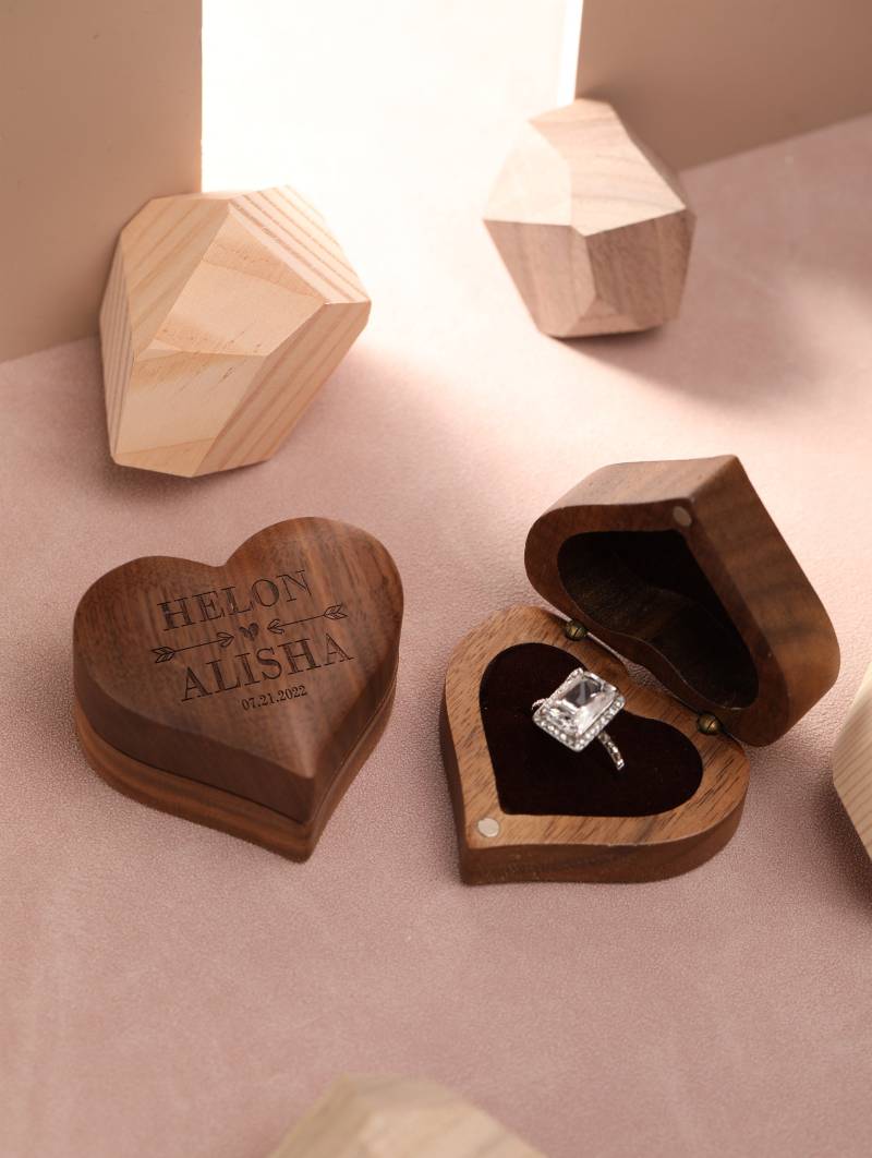 Personalized Wedding Ring Box, Engrave Heart Shape Wooden Box Proposal, Modern Rustic Wedding, Gift For Her, Anniversary von HeinzDesignWork