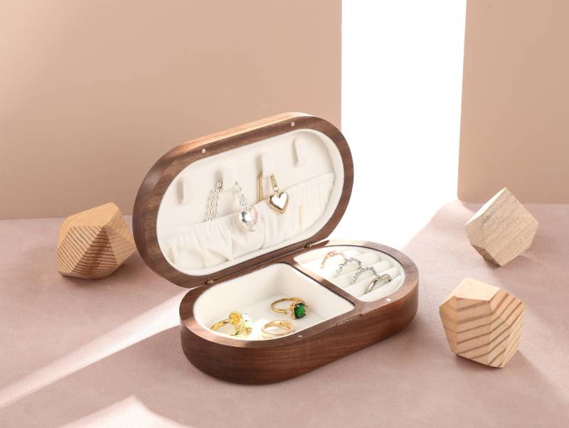 Wooden Jewelry Box, Engrave Personalized Walnut Organizer Oval Travel Gift For Mom von HeinzDesignWork
