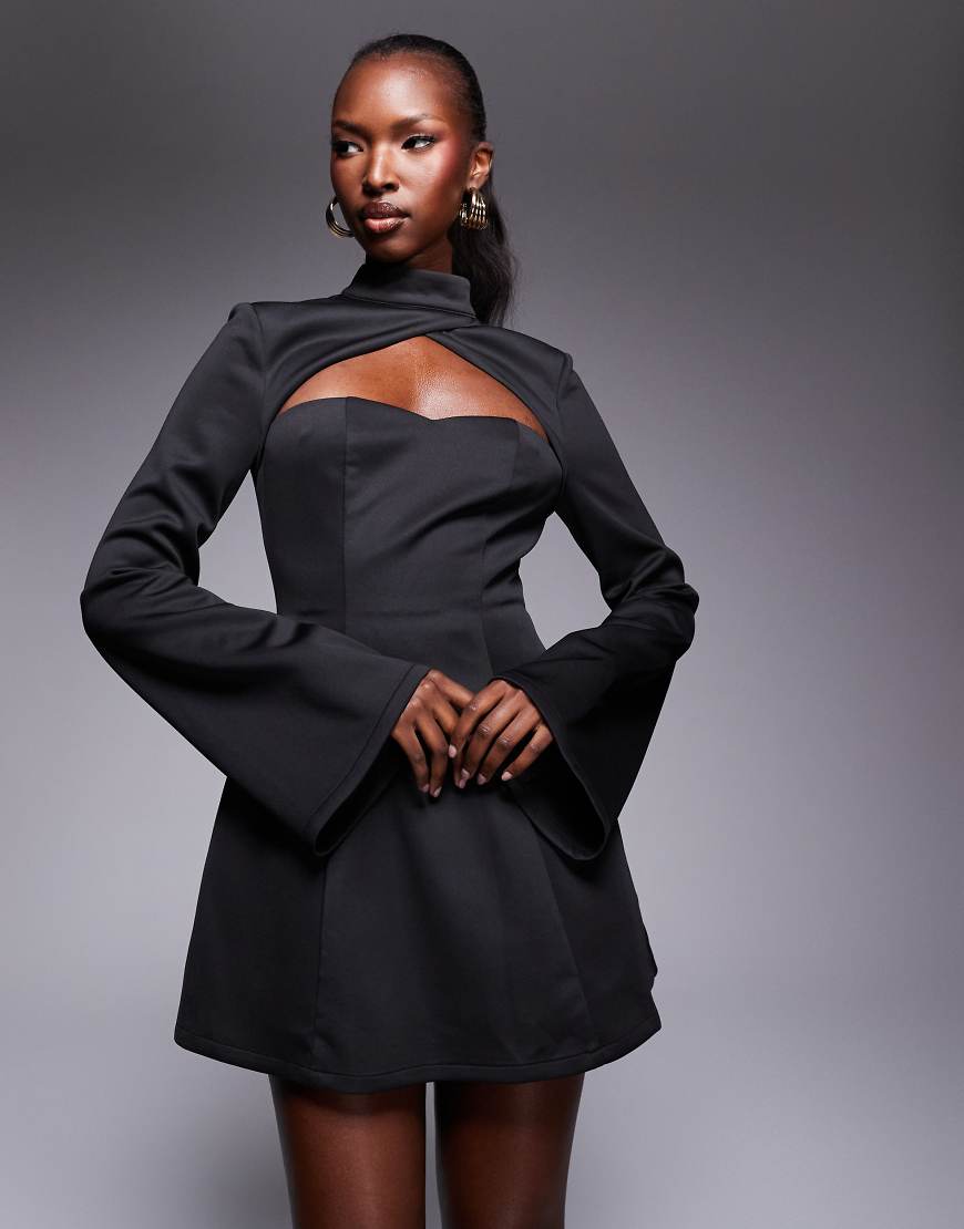 Heiress Beverly Hills - Exklusiv - Geformtes, hochgeschlossenes Minikleid in Schwarz mit Zierausschnitt und ausgestellten Ärmeln von Heiress Beverly Hills