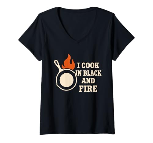 Damen Gusseisen-Kochpfanne Pride Lagerfeuer Chef Heritage Cook T-Shirt mit V-Ausschnitt Damen Gusseisen-Kochpfanne Pride Lagerfeuer Chef Heritage Cook T-Shirt mit V-Ausschnitt von Heirloom Skillet Vintage Kitchen Homestead Outdoor