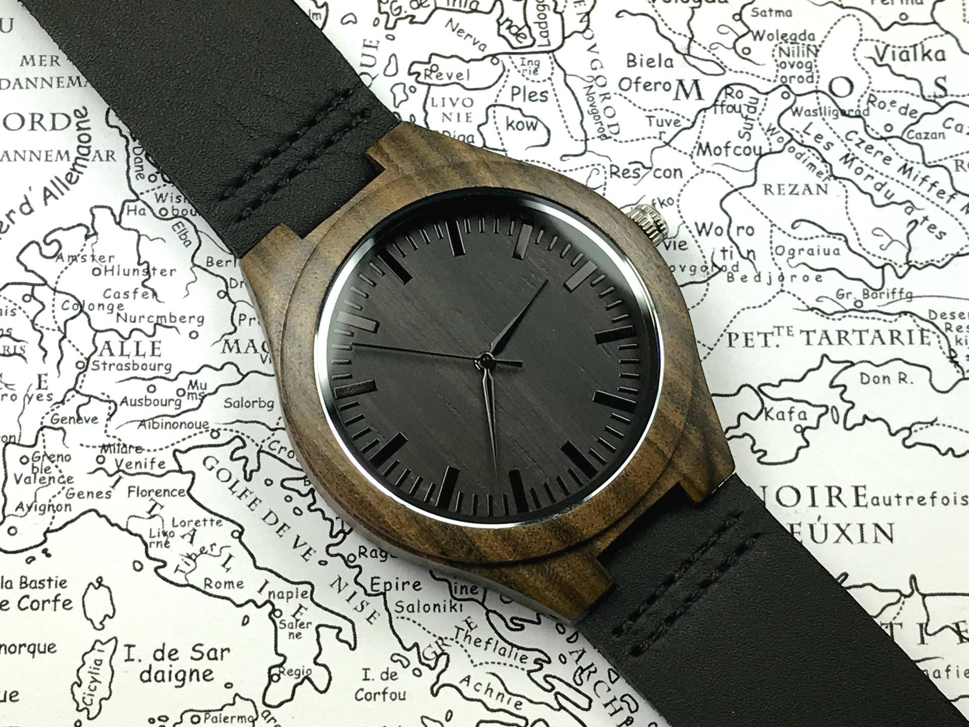 Gravierte Holzuhr, Personalisiertes Geschenk, Herrenholzuhr von HeirloomGiftsCo