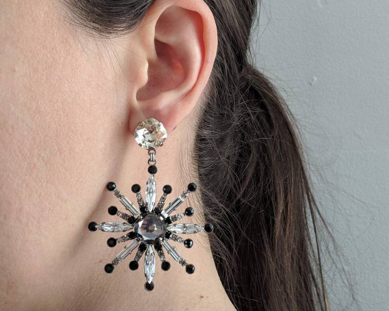 Swarovski Kristallohrringe, Jet Und Silber Ohrringe, Kronleuchter Schwarze Statement Ohrringe von Heiterjewellery