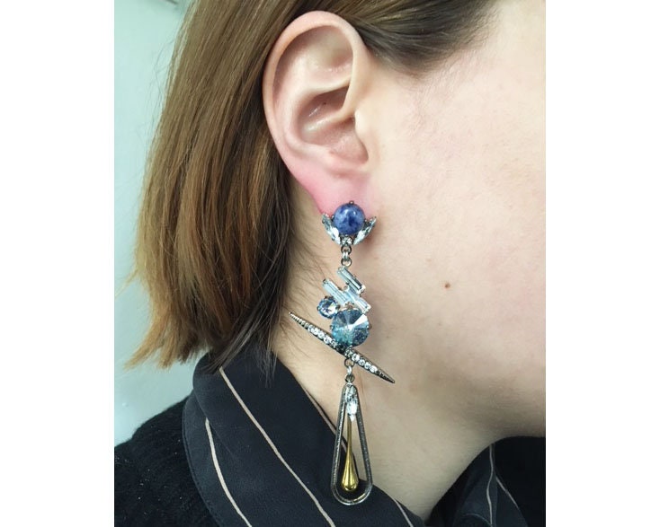 Swarovski Ohrringe, Lange Tropfen Kristallohrringe Mit Sodalith, Goldohrringe, Modeschmuck von Heiterjewellery