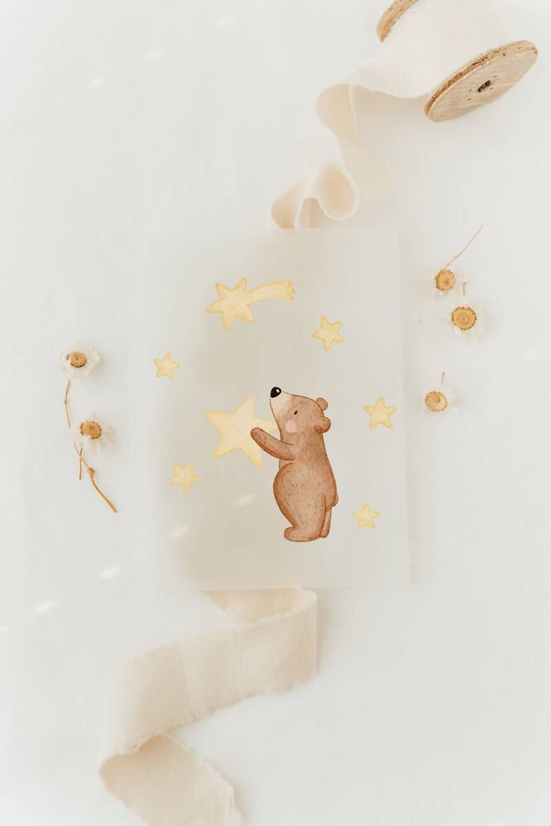 Bügelbild Bär Sterne - Motiv Zum Aufbügeln Auf Kinderkleidung Hej Hanni Art. Nr. Hhs-45088243613963 Bügelbild Bär Sterne - Motiv Zum Aufbügeln Auf Kinderkleidung Hej Hanni Art. Nr. Hhs-45088243613963 von HejHanni