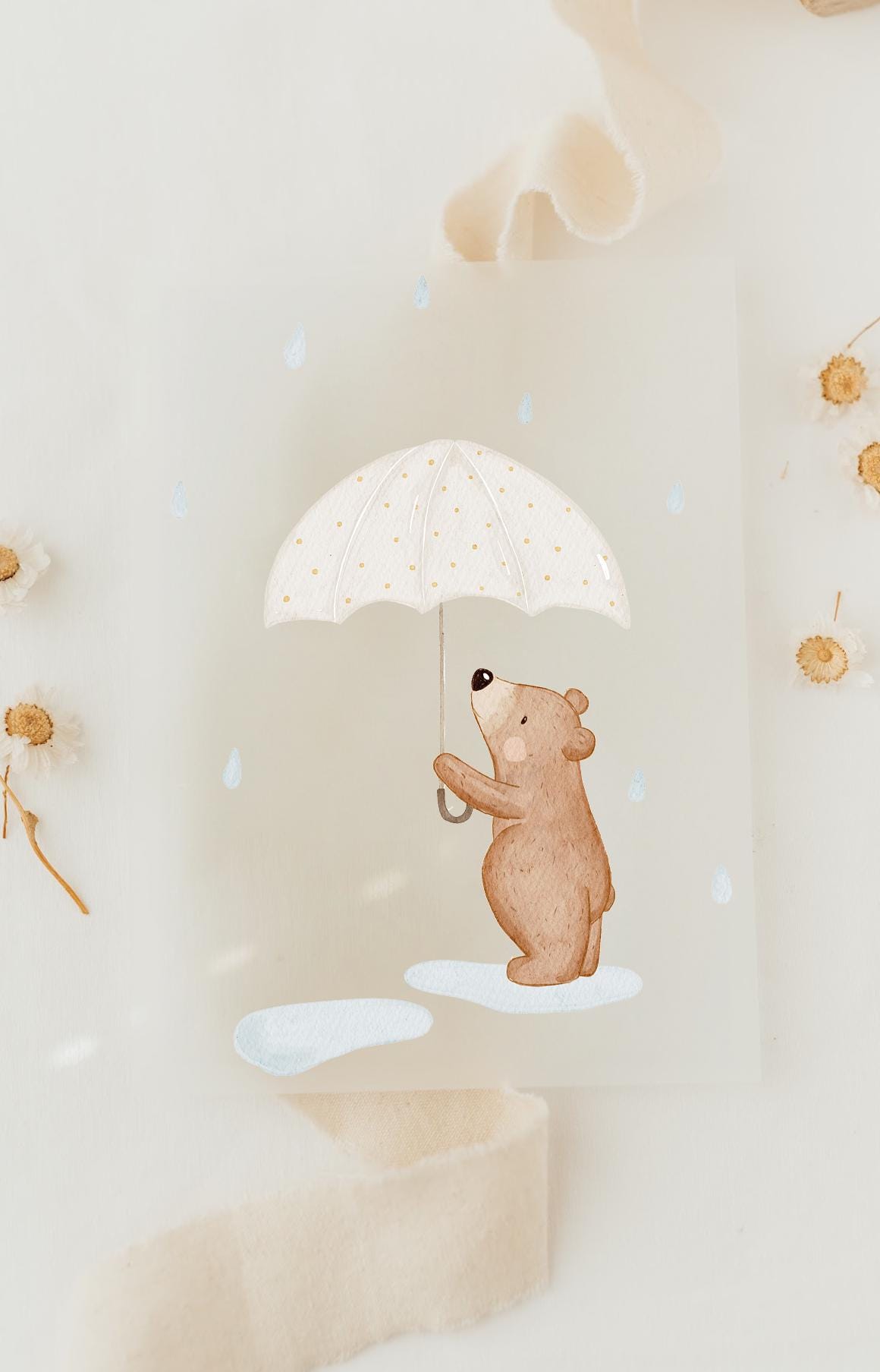 Bügelbild Kleiner Bär Im Regen - Motiv Zum Aufbügeln Auf Kinderkleidung Hej Hanni Art. Nr. Hhs-52002111553803 von HejHanni