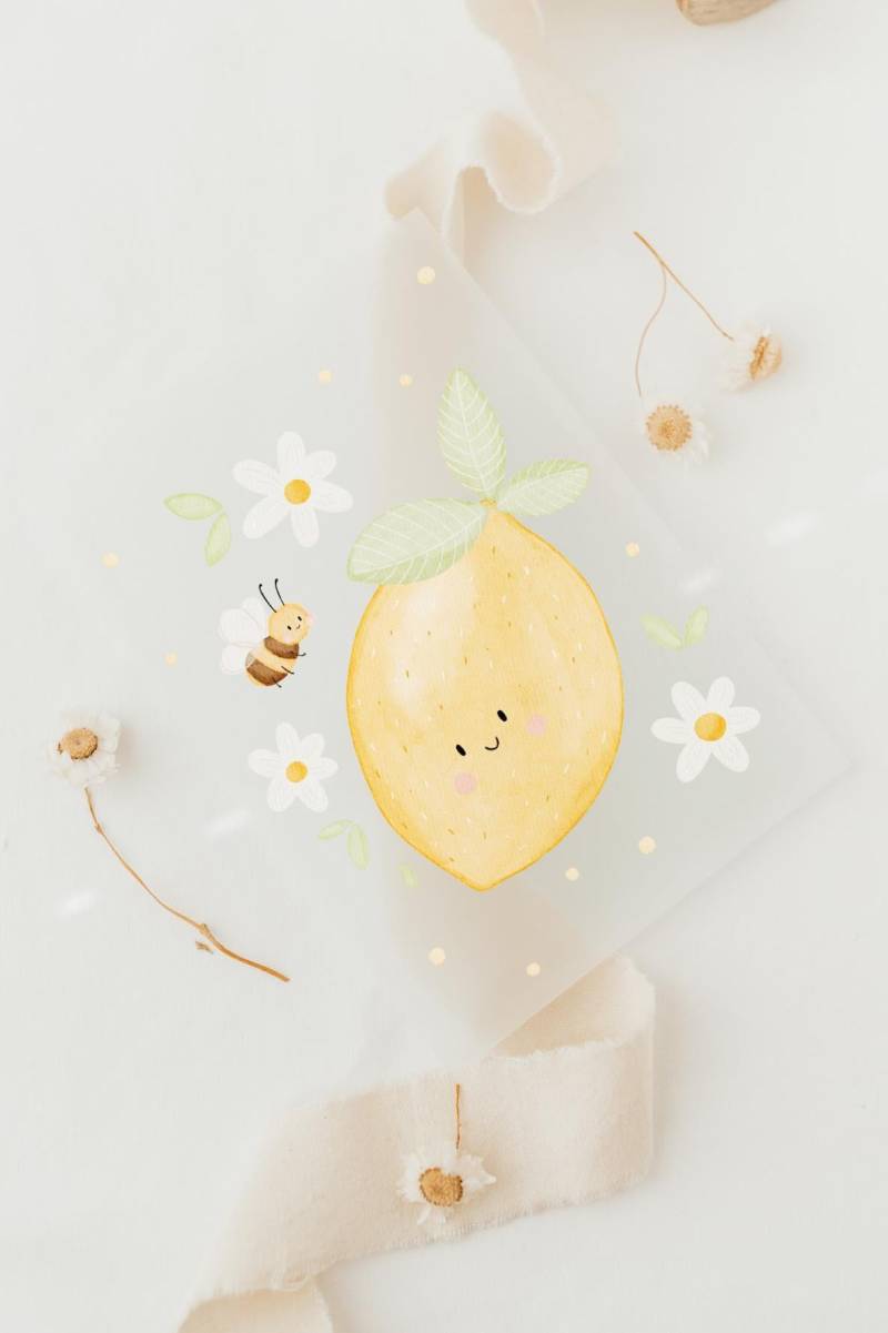 Bügelbild Zitrone & Biene Sommer - Motiv Zum Aufbügeln Auf Kinderkleidung Hej Hanni Art. Nr. Hhs-51454542315787 Bügelbild Zitrone & Biene Sommer - Motiv Zum Aufbügeln Auf Kinderkleidung Hej Hanni Art. Nr. Hhs-51454542315787 von HejHanni