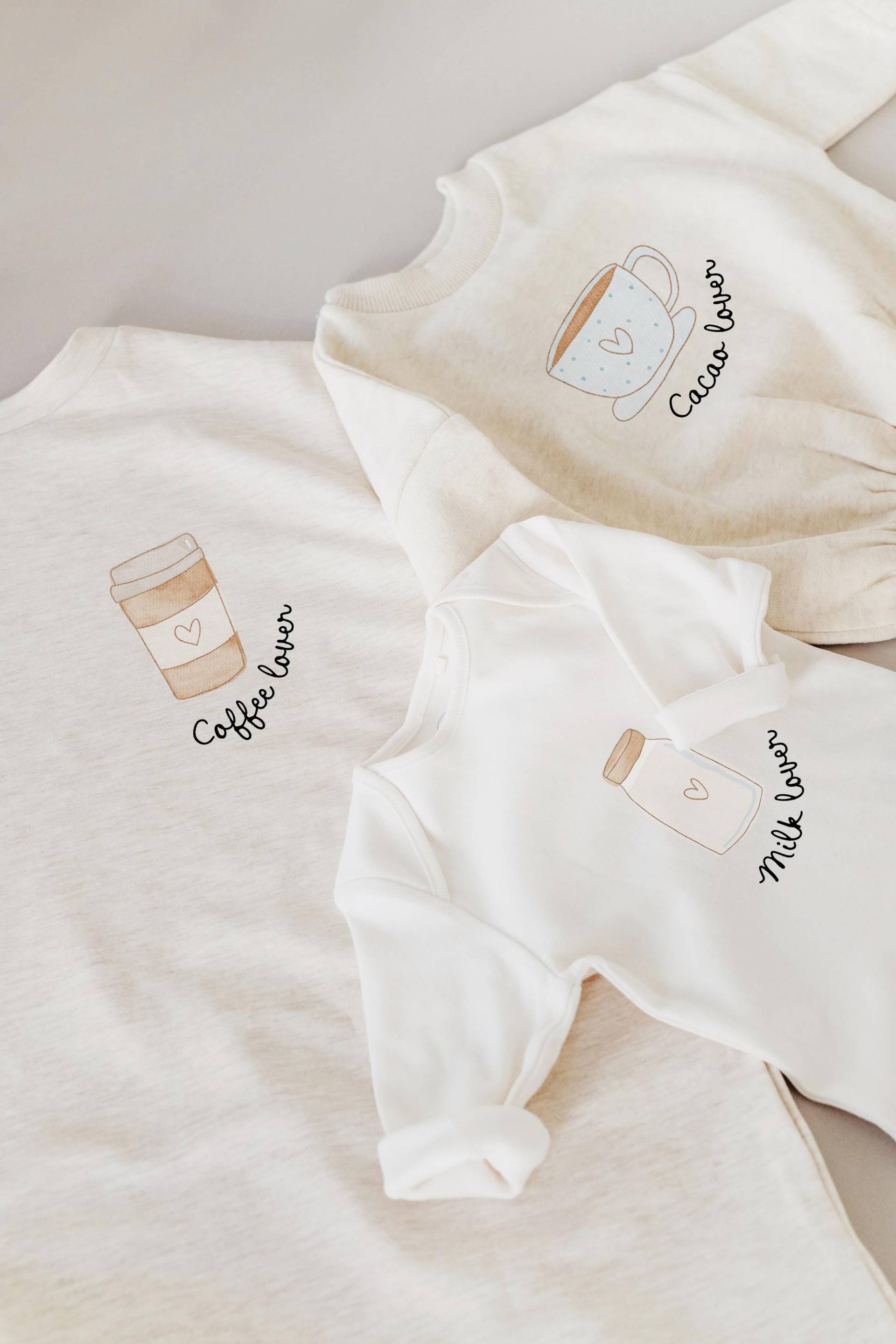 Bügelbilderset Mama & Mini Coffee, Cacao Und Milk Lover - Motiv Zum Aufbügeln Auf Kinderkleidung Hej Hanni Art. Nr. Hhs-45670672400651 Bügelbilderset Mama & Mini Coffee, Cacao Und Milk Lover - Motiv Zum Aufbügeln Auf Kinderkleidung Hej Hanni Art. Nr. Hhs-45670672400651 von HejHanni
