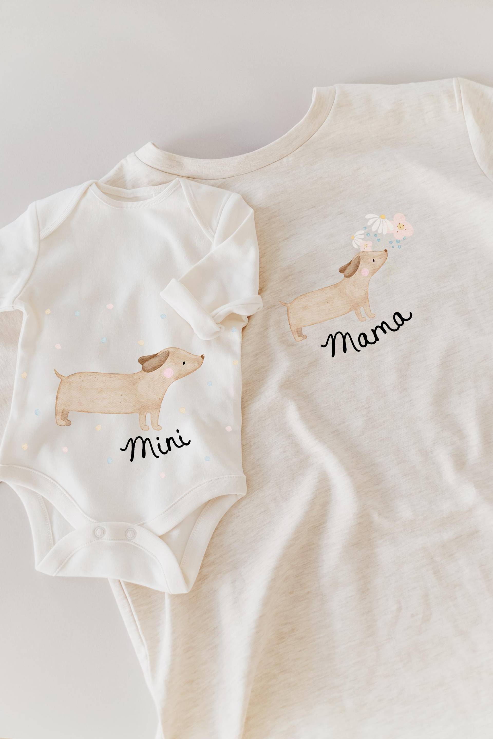 Bügelbilderset Mama & Mini Dackel - Motiv Zum Aufbügeln Auf Kinderkleidung Hej Hanni Art. Nr. Hhs-45670550012171 Bügelbilderset Mama & Mini Dackel - Motiv Zum Aufbügeln Auf Kinderkleidung Hej Hanni Art. Nr. Hhs-45670550012171 von HejHanni
