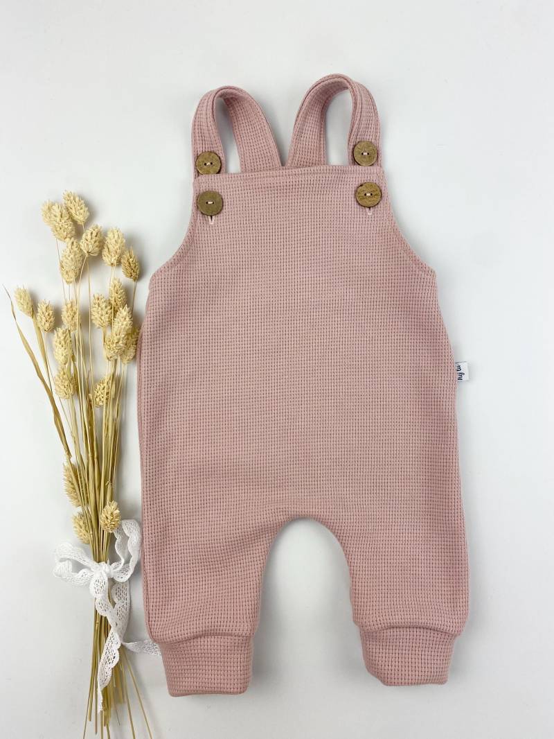 strampler Latzhose Mitwachsend Baby Aus Waffeljersey Altrosa von HejLu