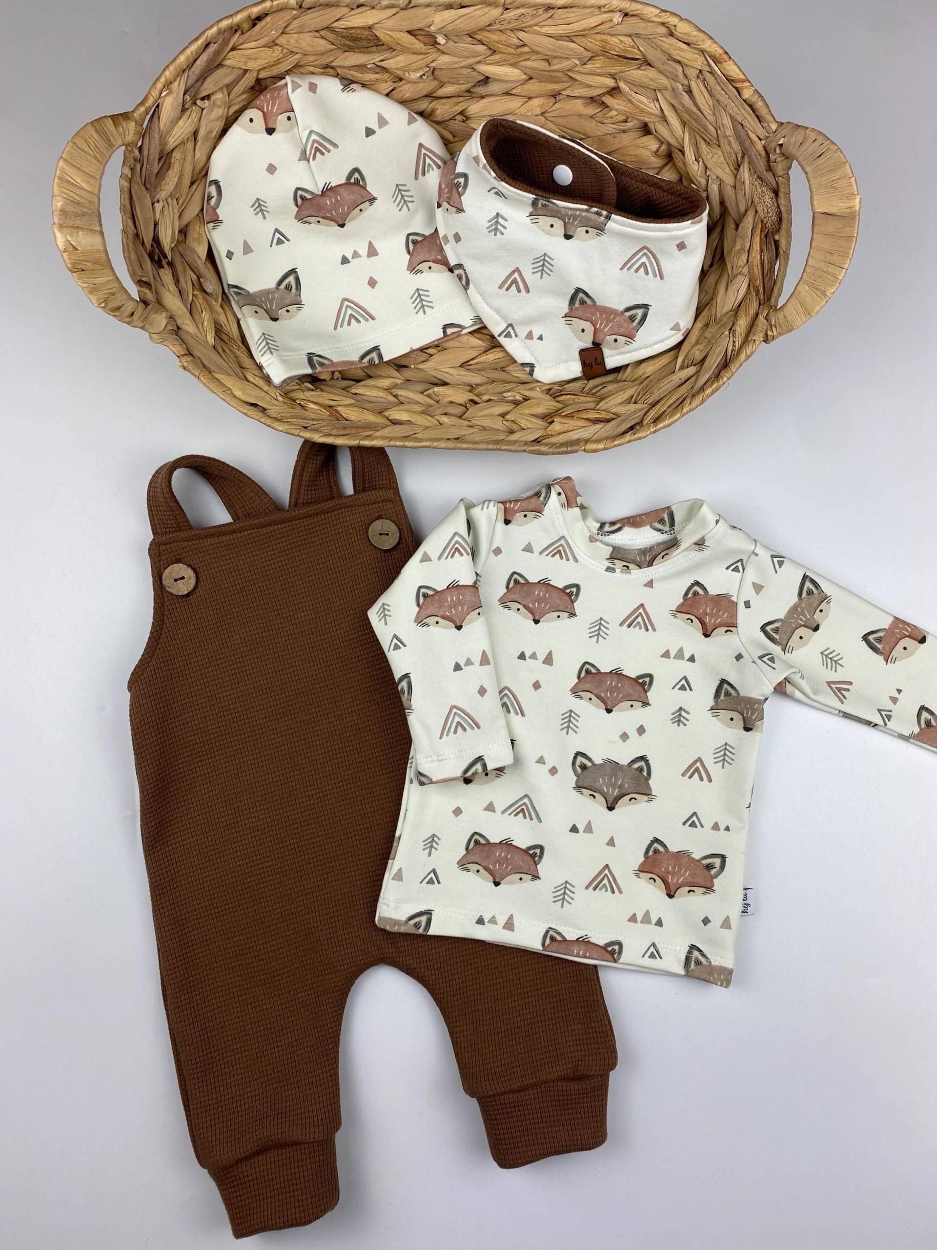 strampler Latzhose Mitwachsend Baby Aus Waffeljersey Schokobraun von HejLu