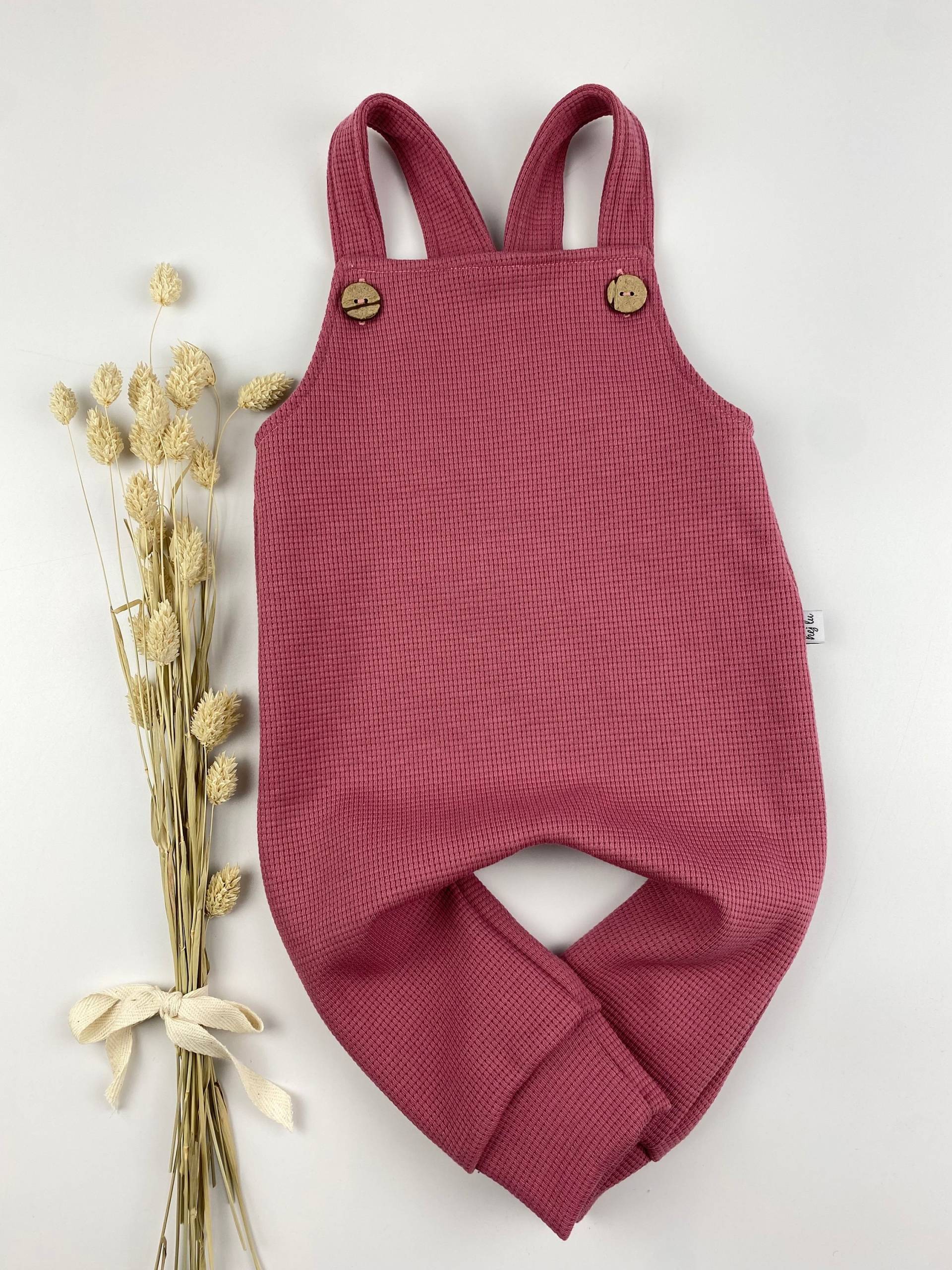 strampler Latzhose Mitwachsend Baby Aus Waffeljersey von HejLu