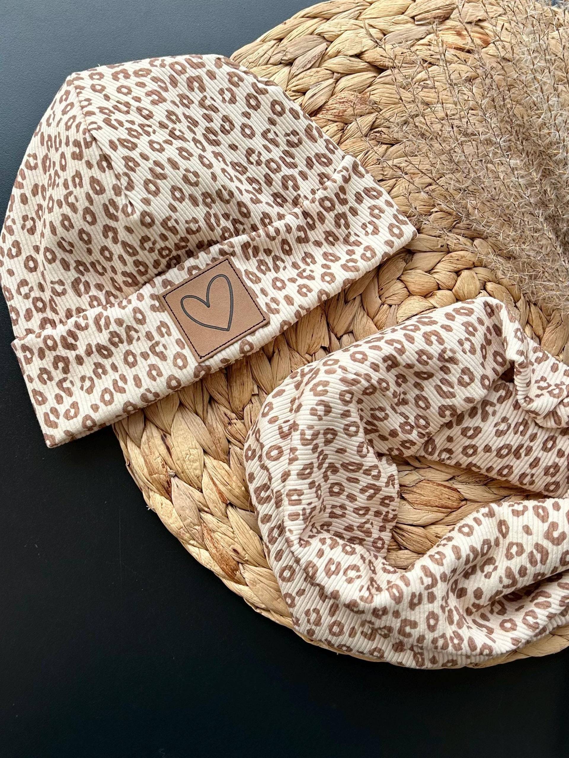 Set Aus Beanie Und Loop Weichem Leo Ripp-Jersey Set Aus Beanie Und Loop Weichem Leo Ripp-Jersey von HejMiniskleineWelt
