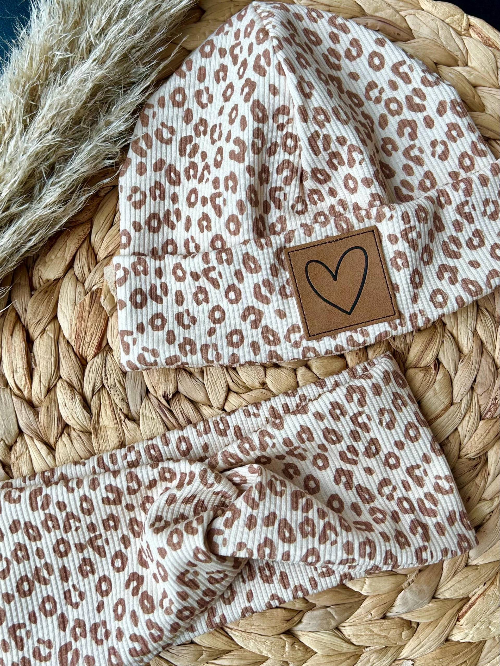 Set Aus Beanie Und Stirnband Weichem Leo Ripp-Jersey Set Aus Beanie Und Stirnband Weichem Leo Ripp-Jersey von HejMiniskleineWelt