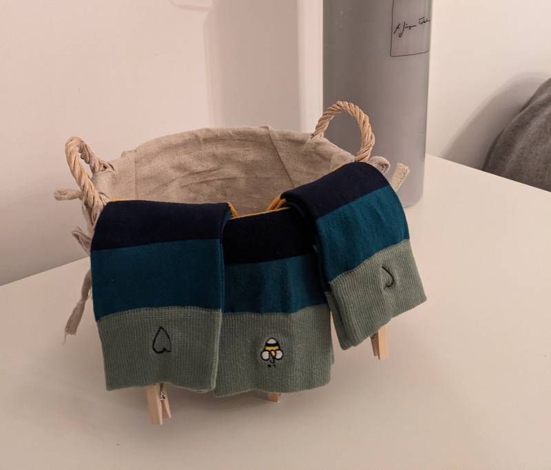 Bestickte Socken - Hummel Oder Herz | Bunt Bio-Baumwolle Handbestickt Farben & Motive Fair Trade Geschenk Lieblings Socke Bestickte Socken - Hummel Oder Herz | Bunt Bio-Baumwolle Handbestickt Farben & Motive Fair Trade Geschenk Lieblings Socke von HejSokkie