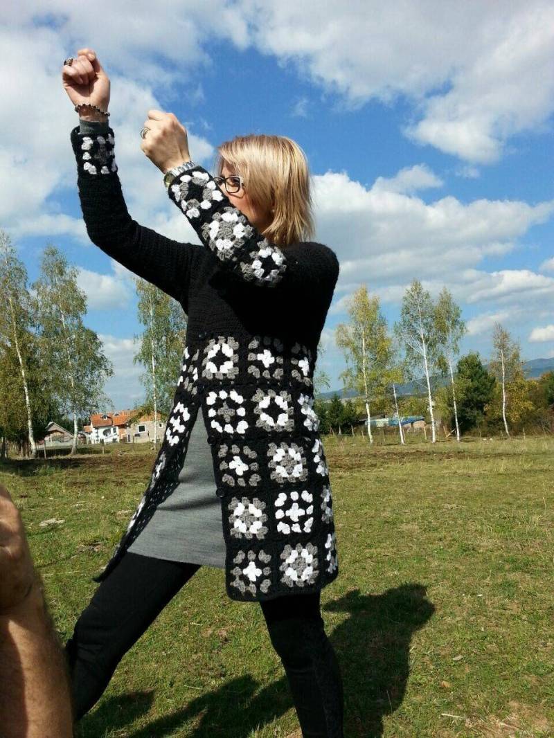 Handgemachte Grandma Square Crochet Cardigan Retro Patchwork Jacke von HeklaniSvet