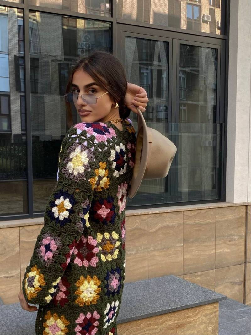 Oma Quadrat Afghan Mantel Patchwork Jacke Boho Häkelmantel Gehäkelte Strickjacke Oversized Merino Wolle Streetstyle von HeklaniSvet