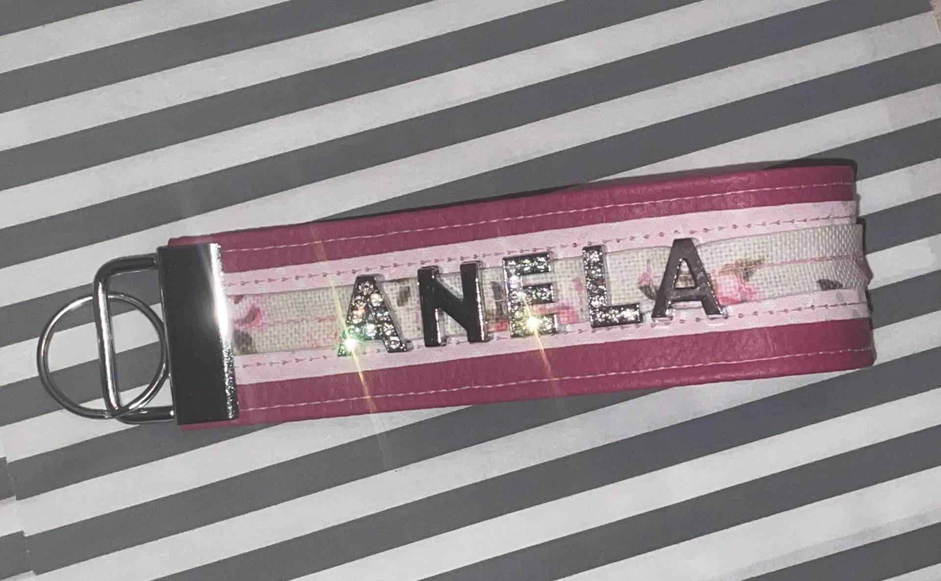 Schlüsselanhänger Personalisiert Wunschname Kunstleder Strass 52 Farben Schlüsselband Schlüsselanhänger Personalisiert Wunschname Kunstleder Strass 52 Farben Schlüsselband von Heldenmeute