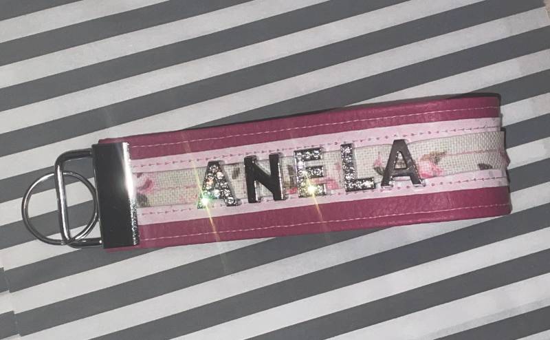 Schlüsselanhänger Personalisiert Wunschname Kunstleder Strass 52 Farben Schlüsselband Schlüsselanhänger Personalisiert Wunschname Kunstleder Strass 52 Farben Schlüsselband von Heldenmeute
