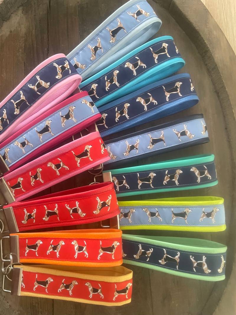 Schlüsselband Beagle Kunstleder 50 Farben Schlüsselanhänger Wunschkombi Möglich Schlüsselband Beagle Kunstleder 50 Farben Schlüsselanhänger Wunschkombi Möglich von Heldenmeute