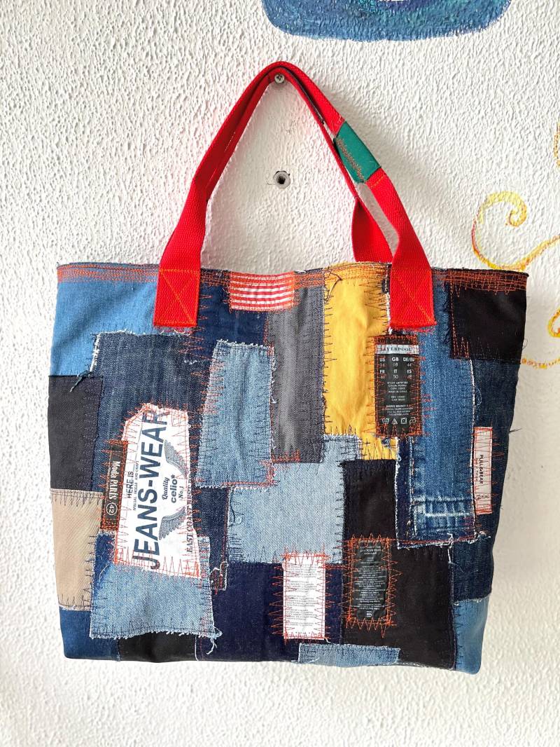 Denim Patchwork Tasche Xl Einkaufsbeutel Boro Shopper Markttasche Zweckentfremdete Alte Jeans Up-Cycled Recycle Nachhaltige Mode Einkaufstasche von HelenBudniatsky