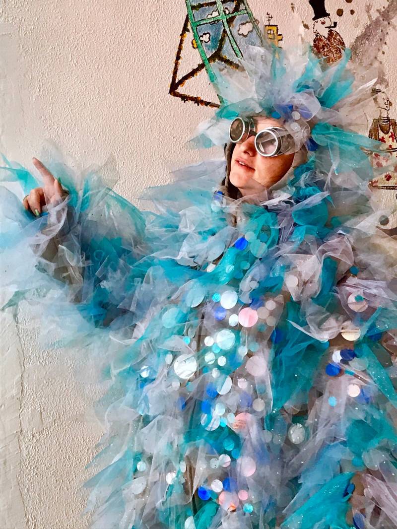 Eisblau Flauschiges Monsterkostüm Burningman Festival Karneval Party Zirkus Performance Kapuzenoverall Halloween Clown Tuch Geburtstag Hochzeit von HelenBudniatsky