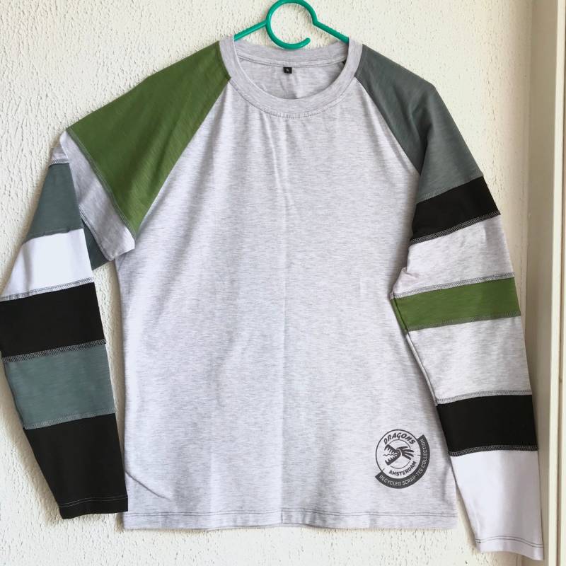 Herren T-Shirt Multicolor Hellgrau Langarm Baumwolle Patchwork Gestreift Jersey Scrap Skateboard Limited Edition Unikat Grün Weiß Cooles von HelenBudniatsky