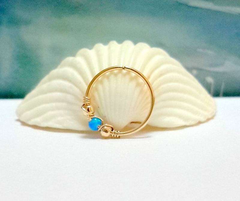 14K Gold Helix Piercing Feuer Blauer Opal 2 Mm Knorpel Hoop, 24-20Gauge, Oktober Geburtsstein 14K Gold Helix Piercing Feuer Blauer Opal 2 Mm Knorpel Hoop, 24-20Gauge, Oktober Geburtsstein von HelenCollectionJewel