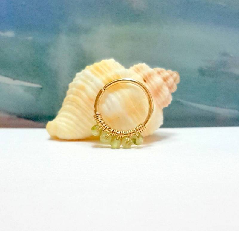 Natürliche Peridot 2 Mm Gold Helix Piercing, Sterling Silber Conch Hoop, August Geburtsstein Natürliche Peridot 2 Mm Gold Helix Piercing, Sterling Silber Conch Hoop, August Geburtsstein von HelenCollectionJewel