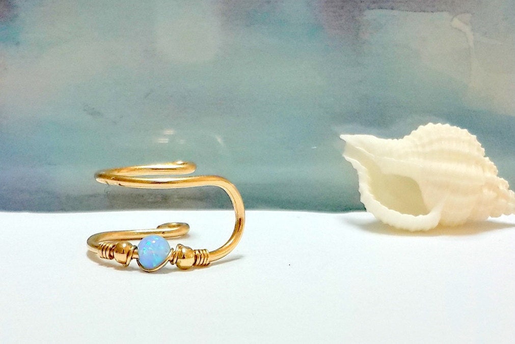 Gold Filled Opal Ohrmanschette Handgemachte Fake Helix Creolen von HelenCollectionJewel